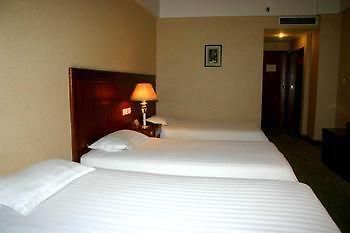 Henan Textile Hotel Женгжо Екстериор снимка